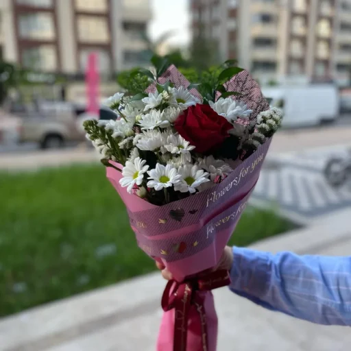 Sevgiliye Çiçek